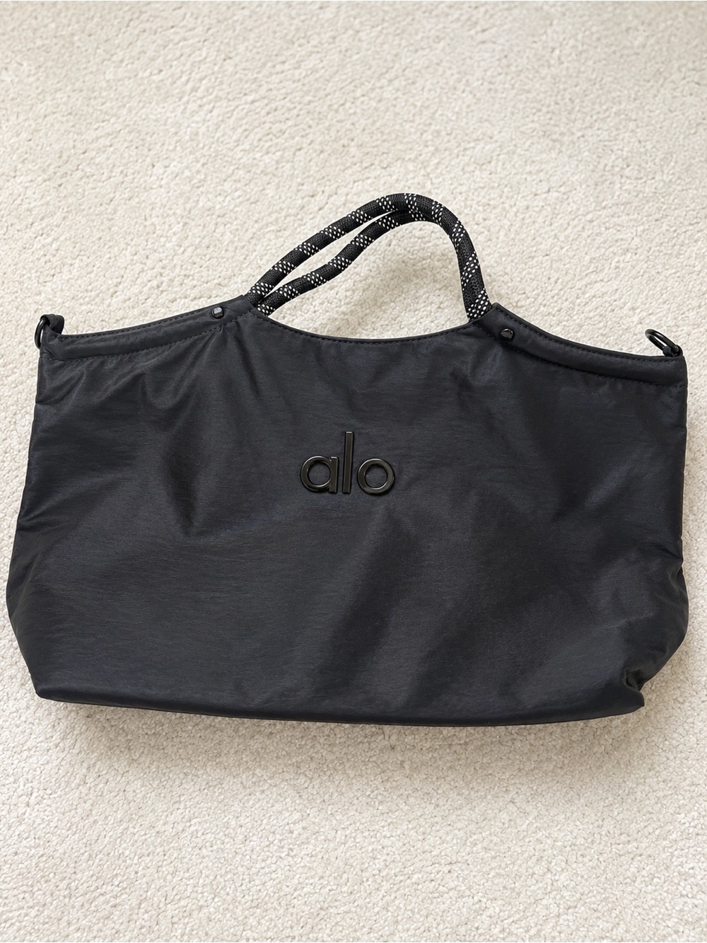 ALO Yoga Black Shoulder Tote Bag with Branded Strap - Picture 3 of 6